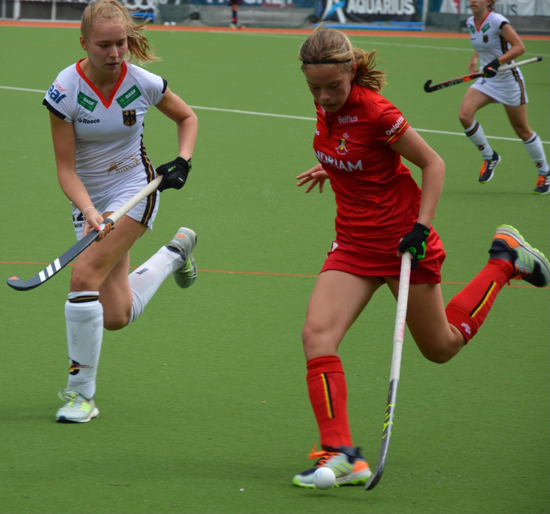 hockey-axelle-werbrouck-overboarder-sports-and-studies-and
